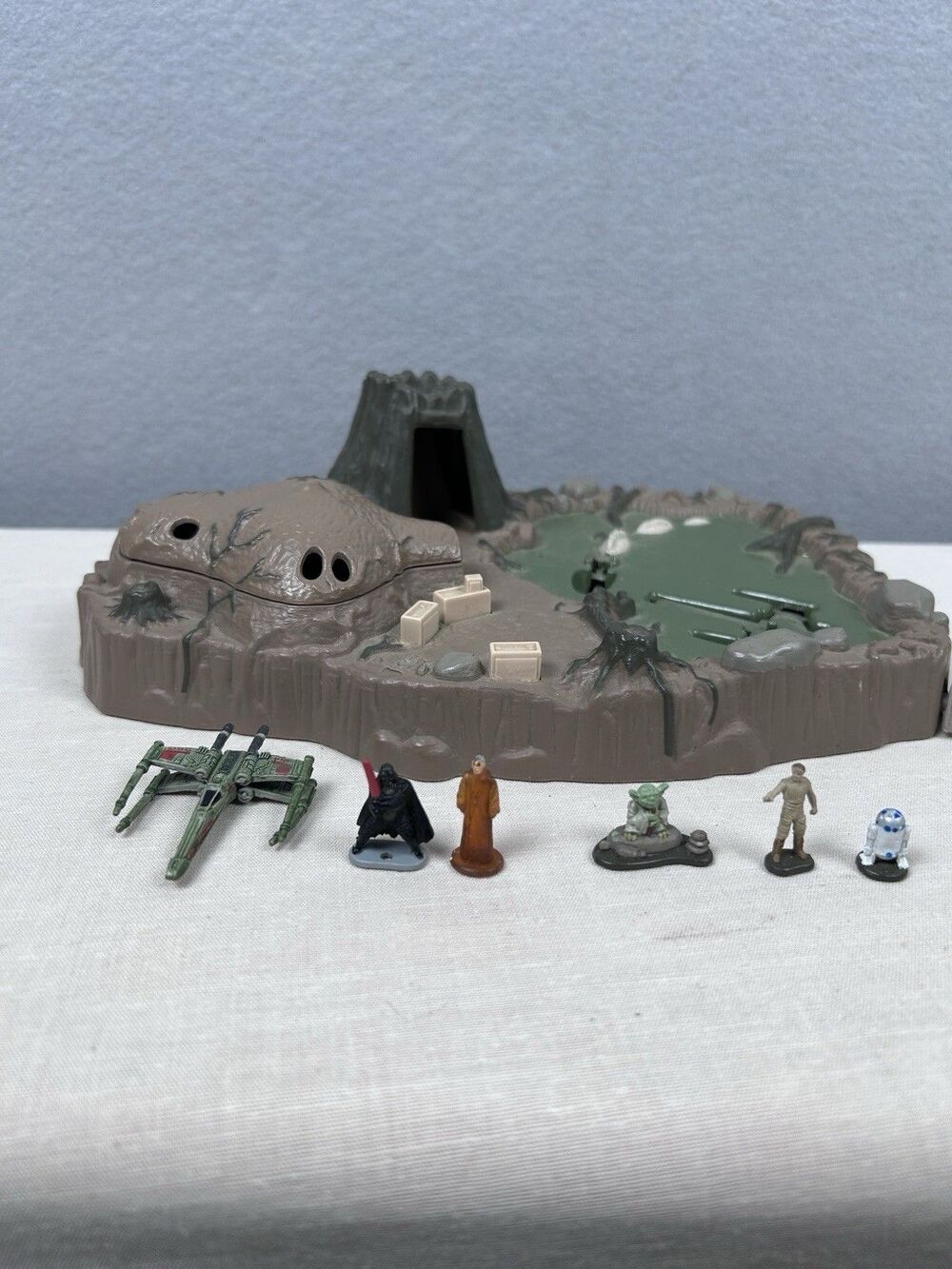 Vintage 1995 Star Wars Micro Machines Planet Dagobah Playset Galoob Loose Figure